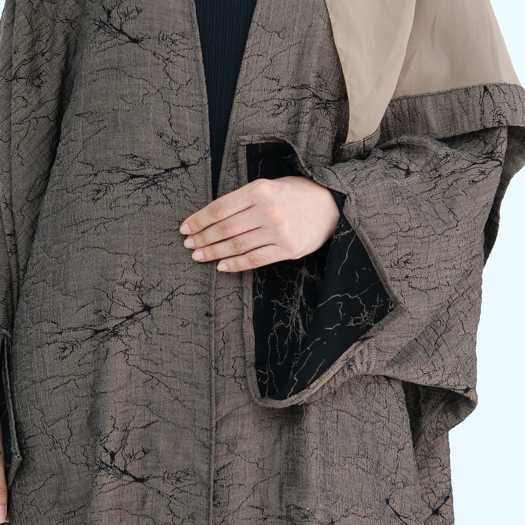 Noiré Reversible Abaya (Hijab Included) - LRBD012