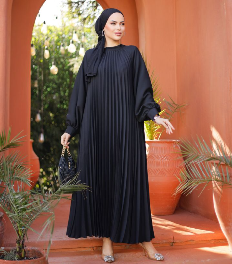 Timeless Pleats in Noir