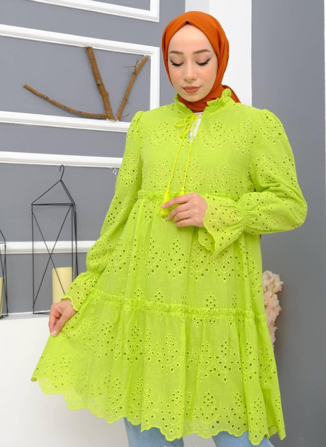 1308-Apple Ruffle Eyelet Tunic
