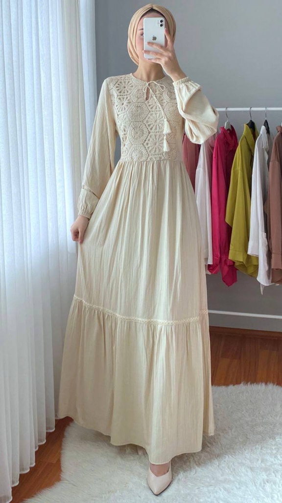 1633 - English Embroidery Ensemble -Beige
