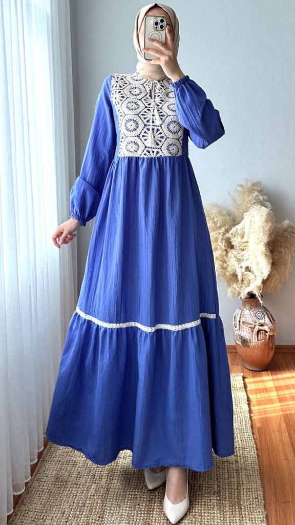 1633 - English Embroidery Ensemble - Azure
