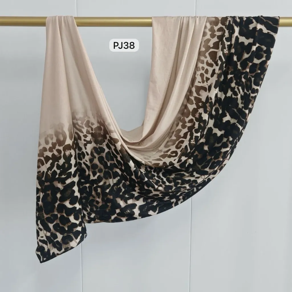 PJ38 - Printed Premium Jersey Cotton - Ivory Wild